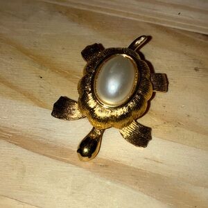 Turtle Brooch With Faux Pearl Center 1.5”